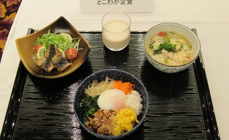 魚国総本社賞（給食賞）：ブリビビンバ とこわか丼定食